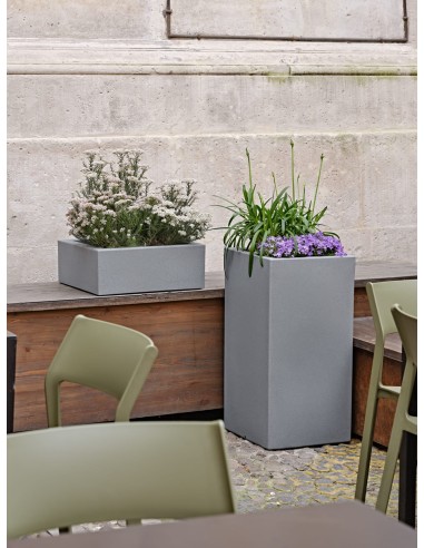 Vaso quadrato alto Schio Cubo Alto Grigio Fumo – ambientazione – Tera