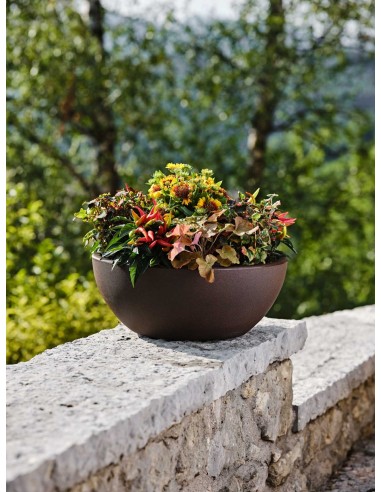 Vaso basso e largo da esterno Era Ø 40 x h 17,5 cm – 14 litri Bronzo – ambientazione – Tera