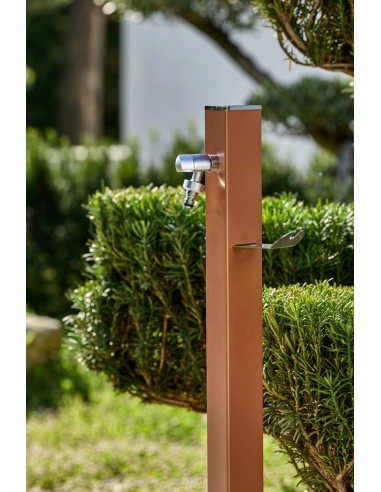 Colonnina acqua da giardino Triangle Terracotta – ambientazione – Colortap
