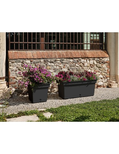 Fioriera con sottovaso Aqua 78,5 x 38,5 x h 34 cm – 66 litri Antracite – ambientazione – Tera