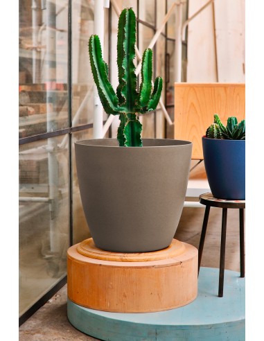 Vaso tondo da interno Bayon Ø 40 x h 36 cm – 28,4 litri Tortora – ambientazione – Tera